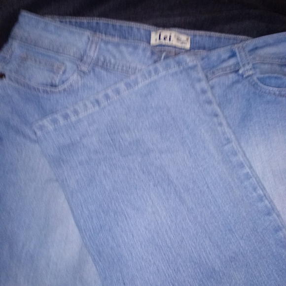 L.e.i Jeans - Picture 4 of 5